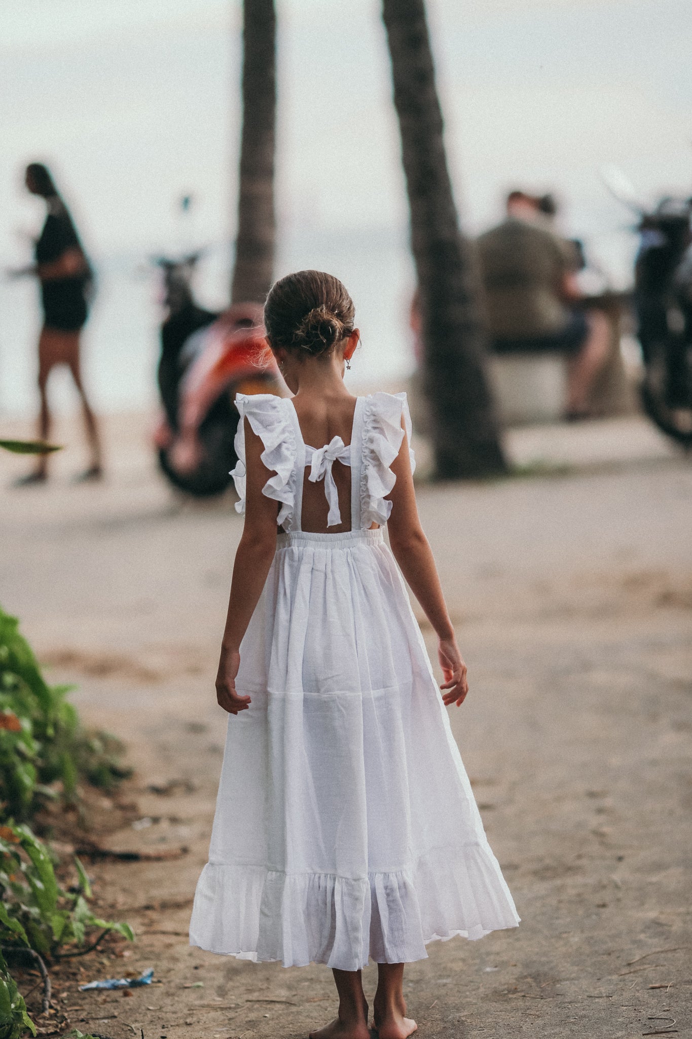 WHITE DRESSES Tea Princess